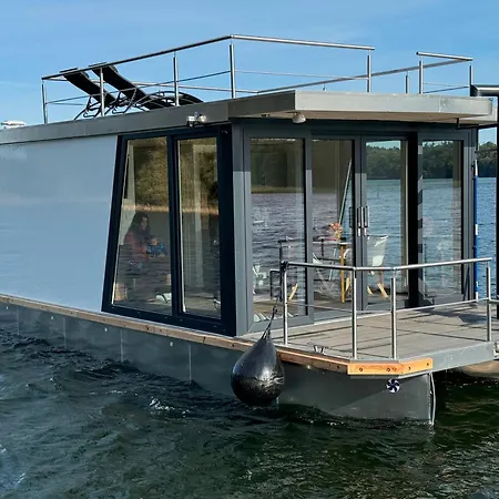 Hausboot Kitilou بوتيل *