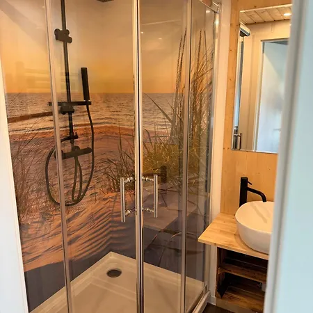Botel Seahome Pape