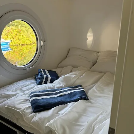 بوتيل Hausboot Kitilou *