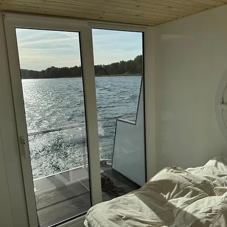 Hausboot Kitilou Flessenow